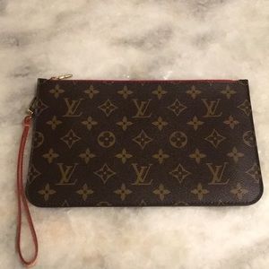 LOUIS VUITTON Pochette Cerise